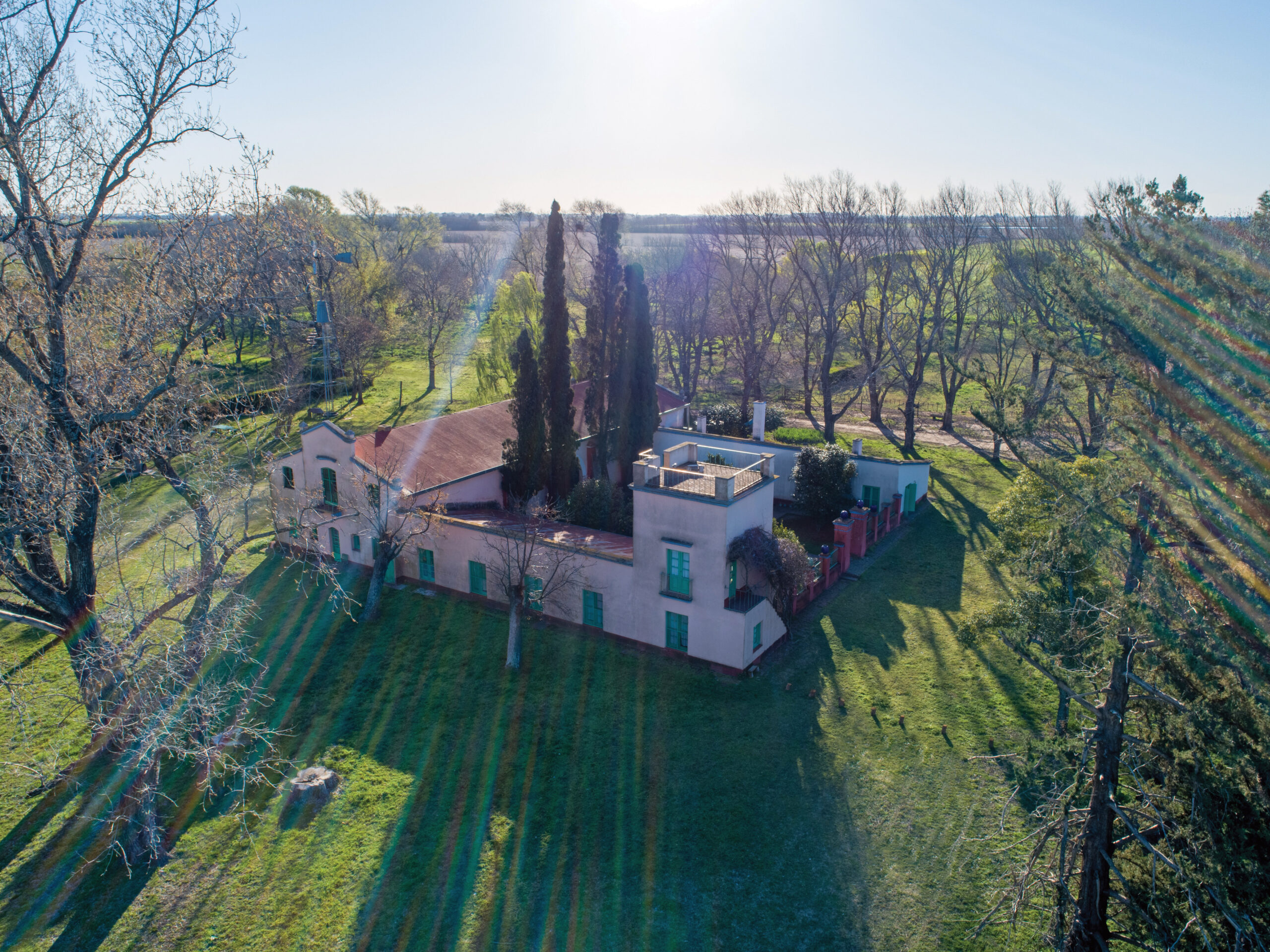 En Alberdi, un artista abrió las tranqueras de su emblemática estancia para compartir con los visitantes su arte y amor por la naturaleza